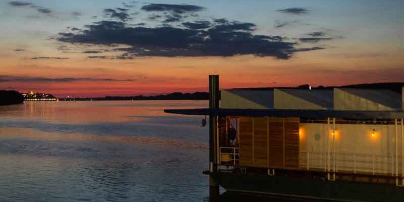 Urbani provod na splavu Pristan