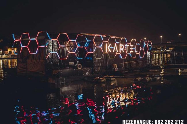 Vrhunska atmosfera na splavu Kartel Vrhunska atmosfera na splavu Kartel