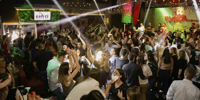 Splav Na vodi kafana i nezaboravan letnji provod Splav Na vodi kafana i nezaboravan letnji provod