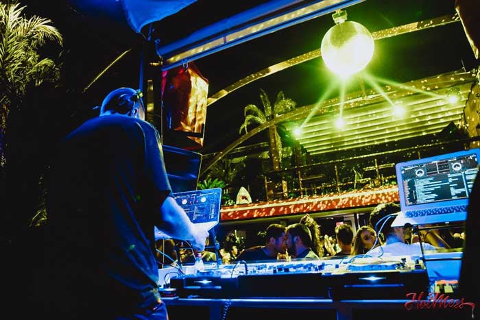 Uzivajte na bazenu na splavu Hot mess